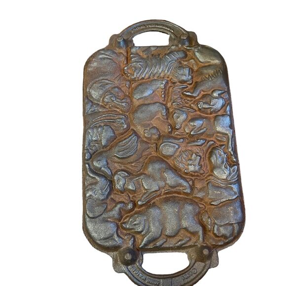 John Wright Cast Iron Wild Animal Puzzle Candy Mold Baking Pan Vintage 1984 Rust - Picture 1 of 16